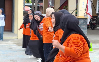 Estafet Sarung, Guru Manajemen Bisnis dan Mapel Umum Berjaya